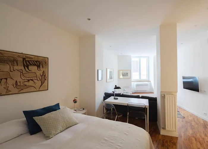 Modern Pied A Terre Near Piazza Navona
