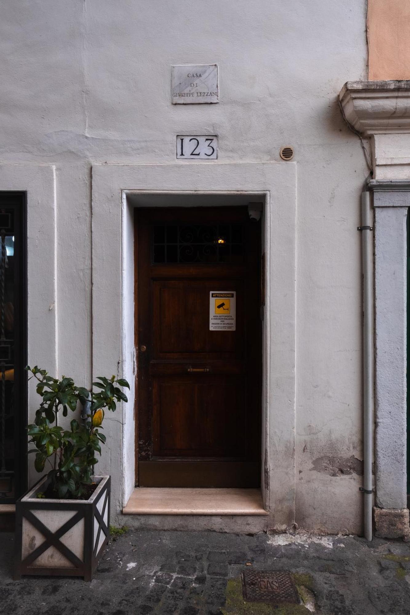 Apartment Modern Pied A Terre Near Piazza Navona Rome