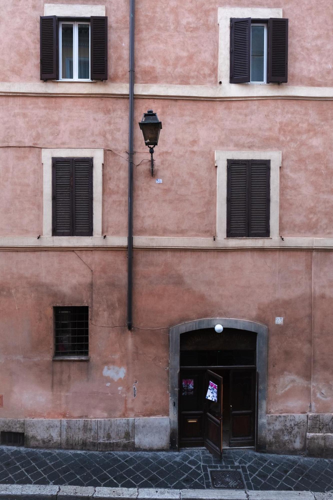 Modern Pied A Terre Near Piazza Navona Apartment *