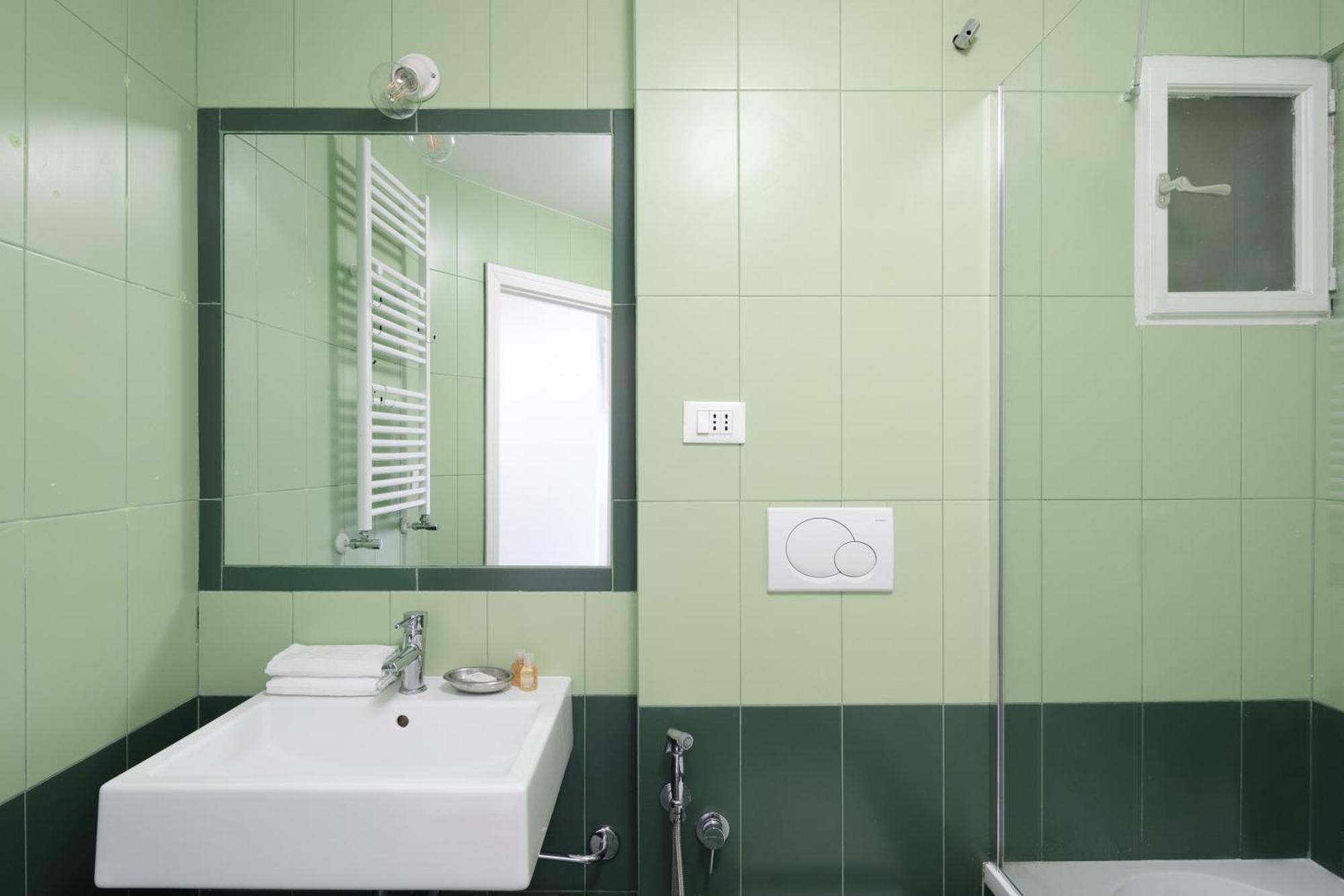 Modern Pied A Terre Near Piazza Navona *