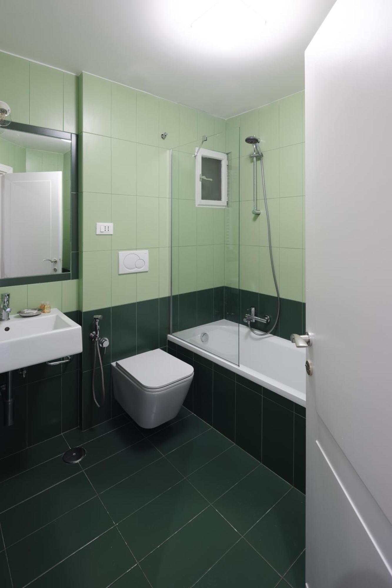 Modern Pied A Terre Near Piazza Navona Apartment *