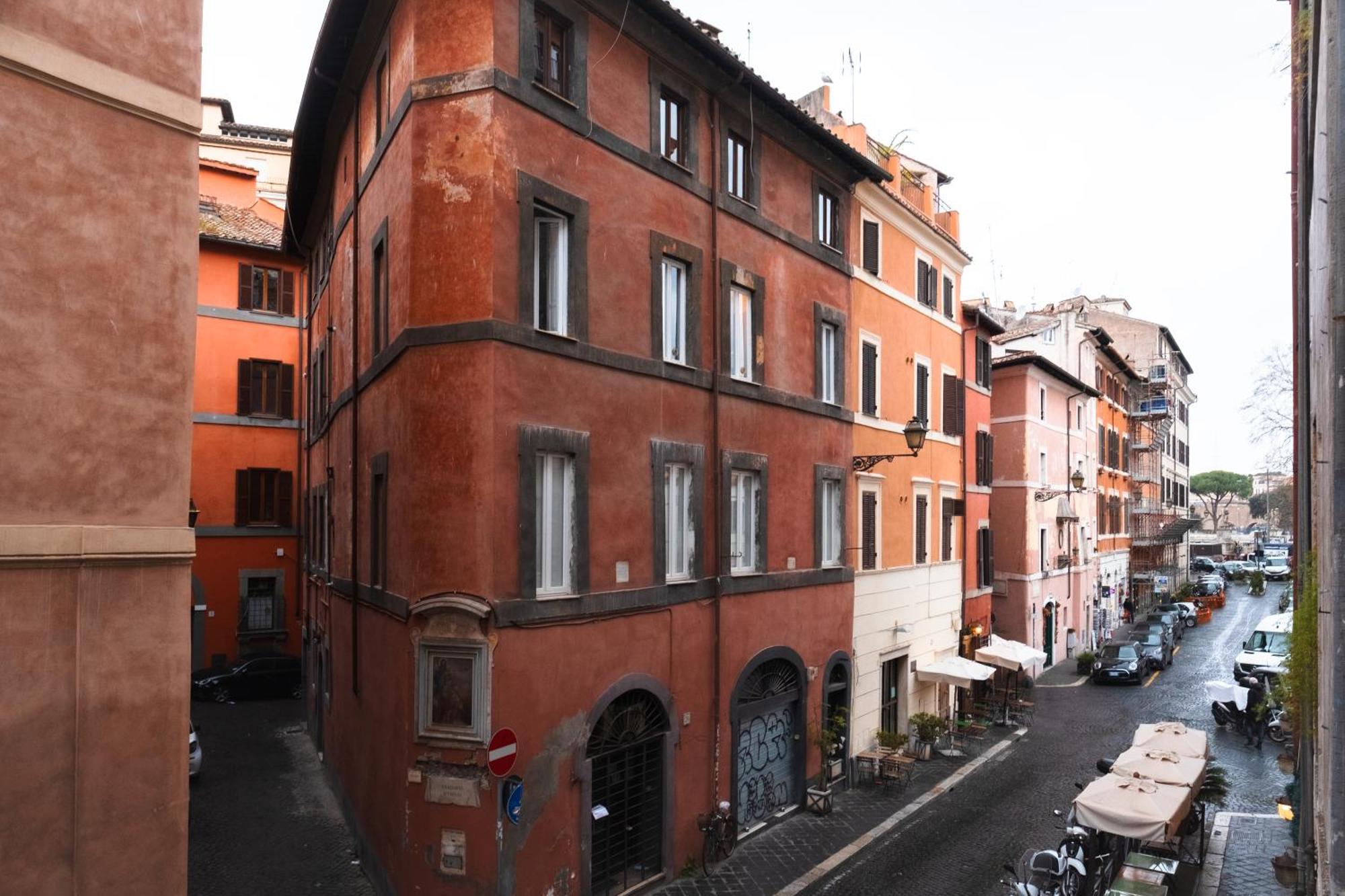 Modern Pied A Terre Near Piazza Navona Apartment Rome