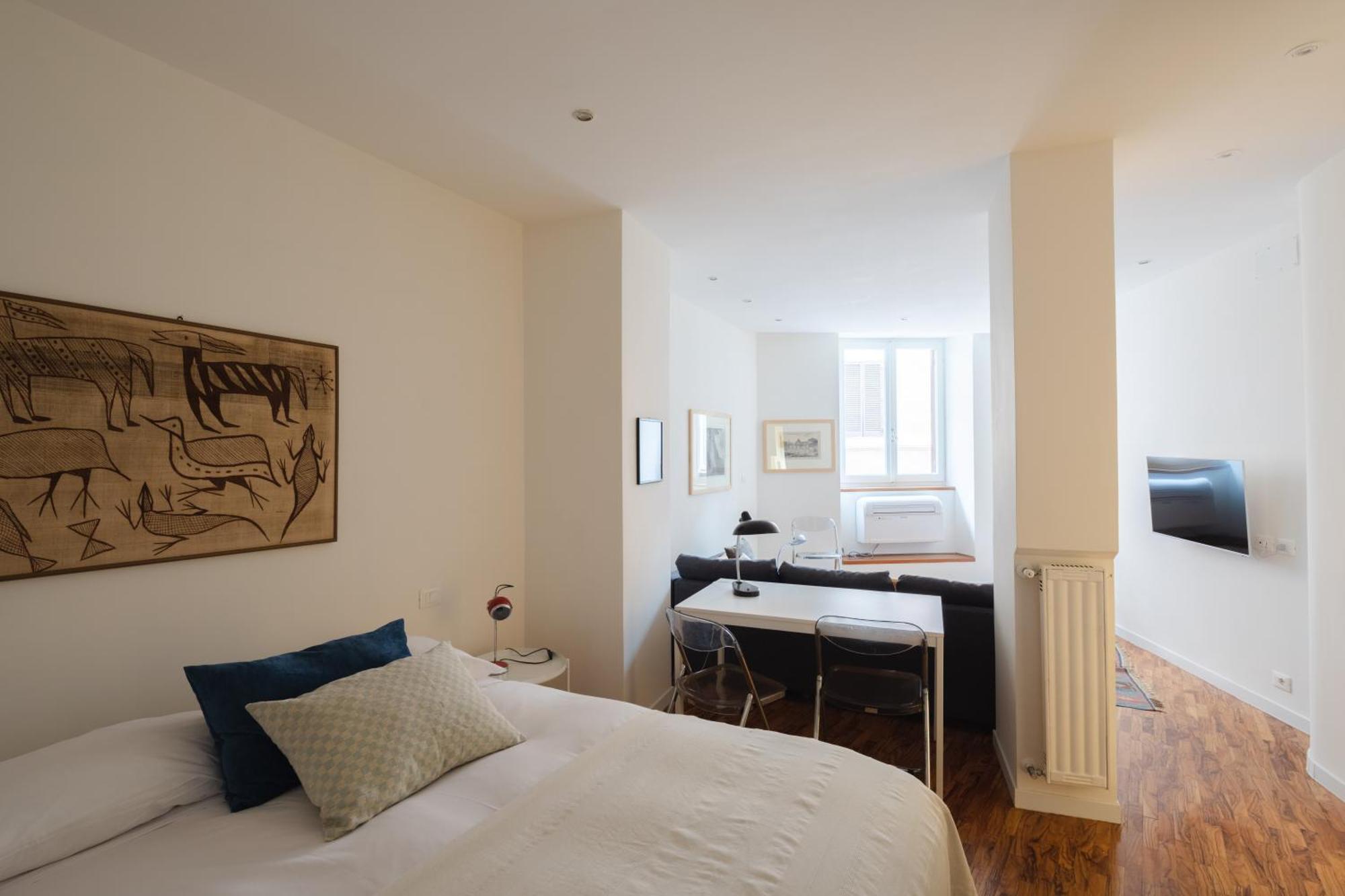 Modern Pied A Terre Near Piazza Navona Apartment Rome