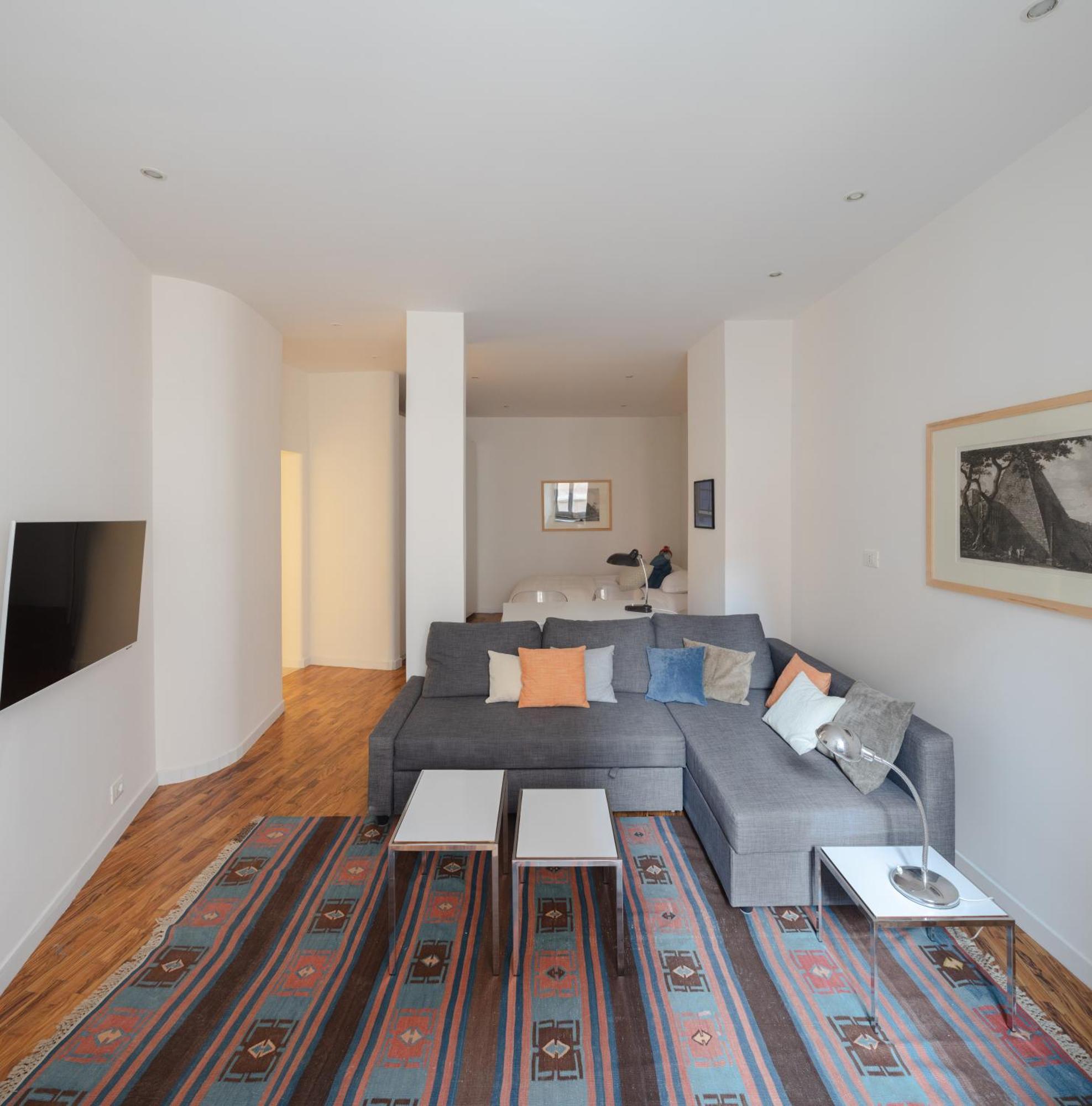 Apartment Modern Pied A Terre Near Piazza Navona Rome